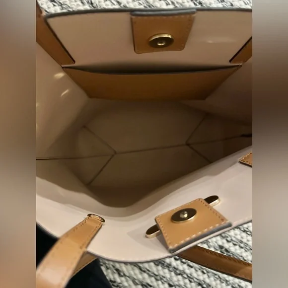 SOLD. NEW Michael Kors Large Tote Snap Close Crossbody - Picture 6 of 9